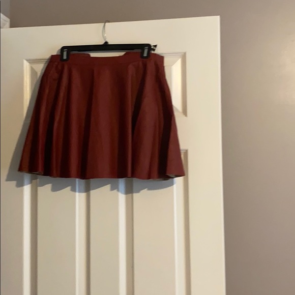 Polyester skirt - Picture 1 of 3